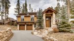 Snowy Point Chalet - A one minute walk to skiing